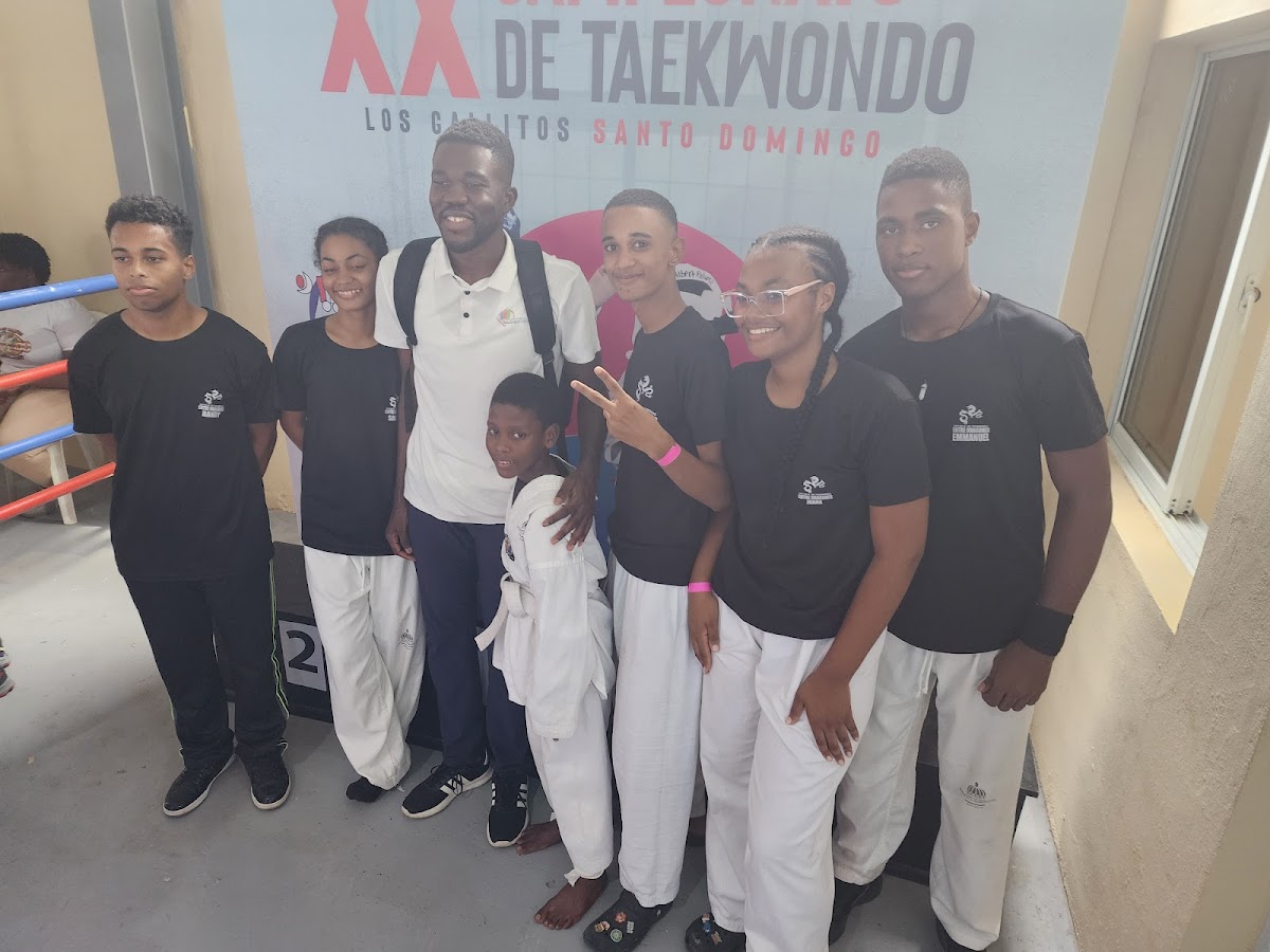 Portada de Taekwondo entre dragones Higüey