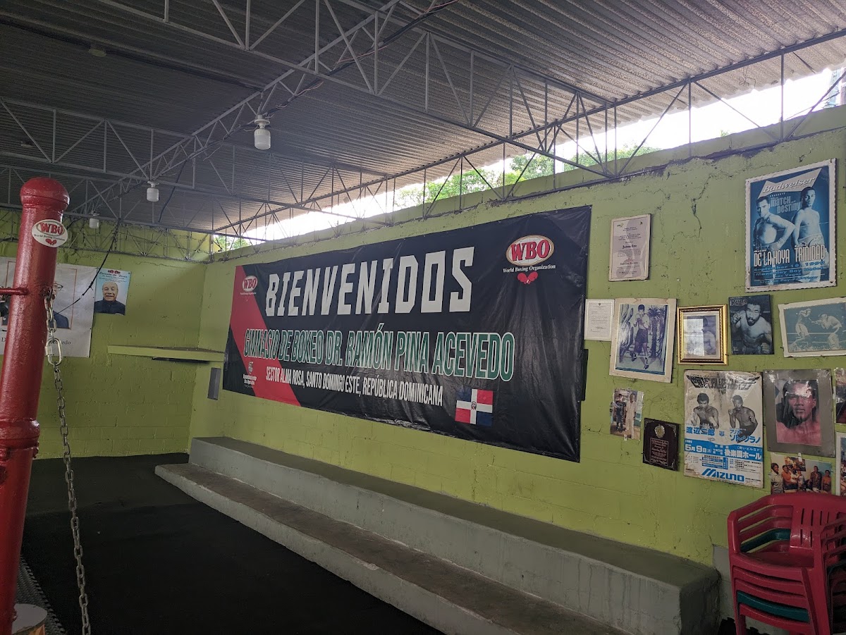 Gimnasio de Boxeo Doctor Ramón Pina Acevedo - en Santo Domingo Este