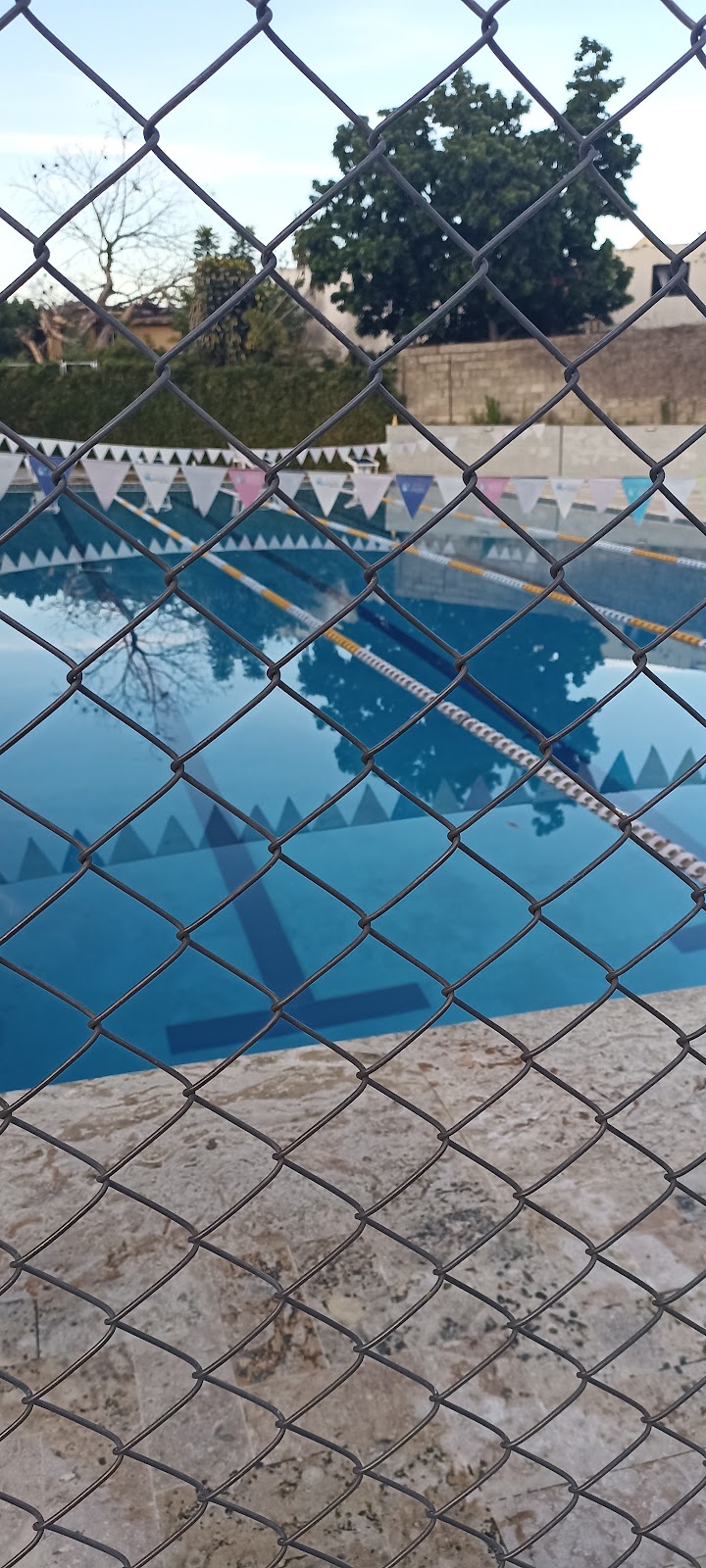 Portada de Piscina De Natación Colegio Padre Emiliano Tardif