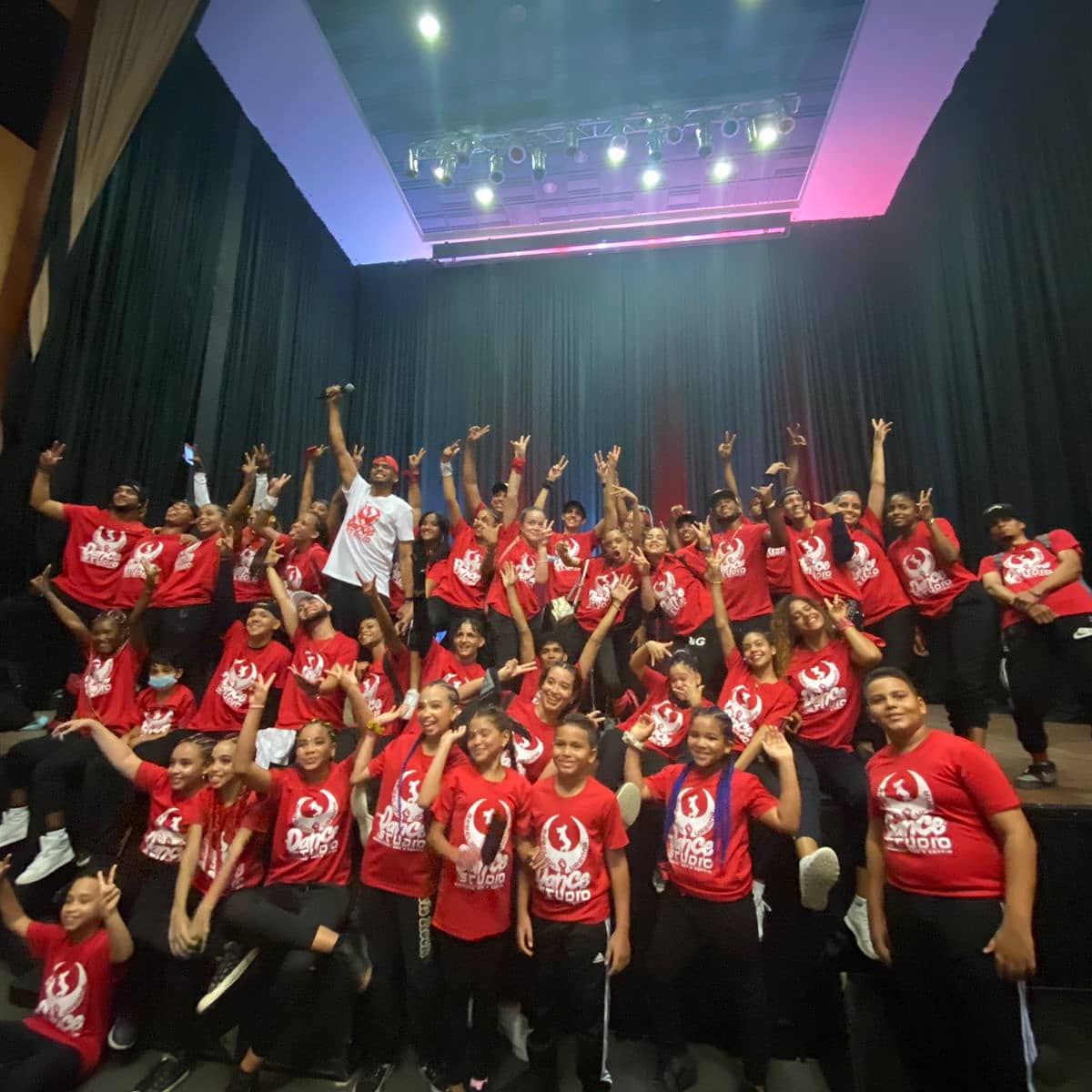 Academia de Baile Rebelión Urbana Dance Studio - en Moca