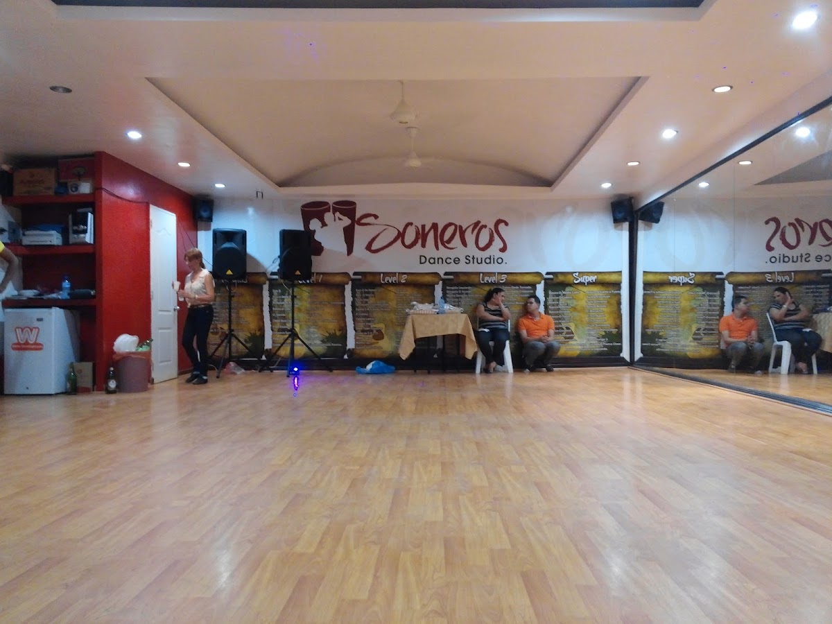 Soneros Dance Project Escuela de Salsa - en Santiago de los Caballeros