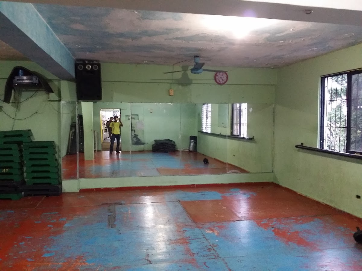 Escuela De Salsa Peluche - en Santo Domingo de Guzmán