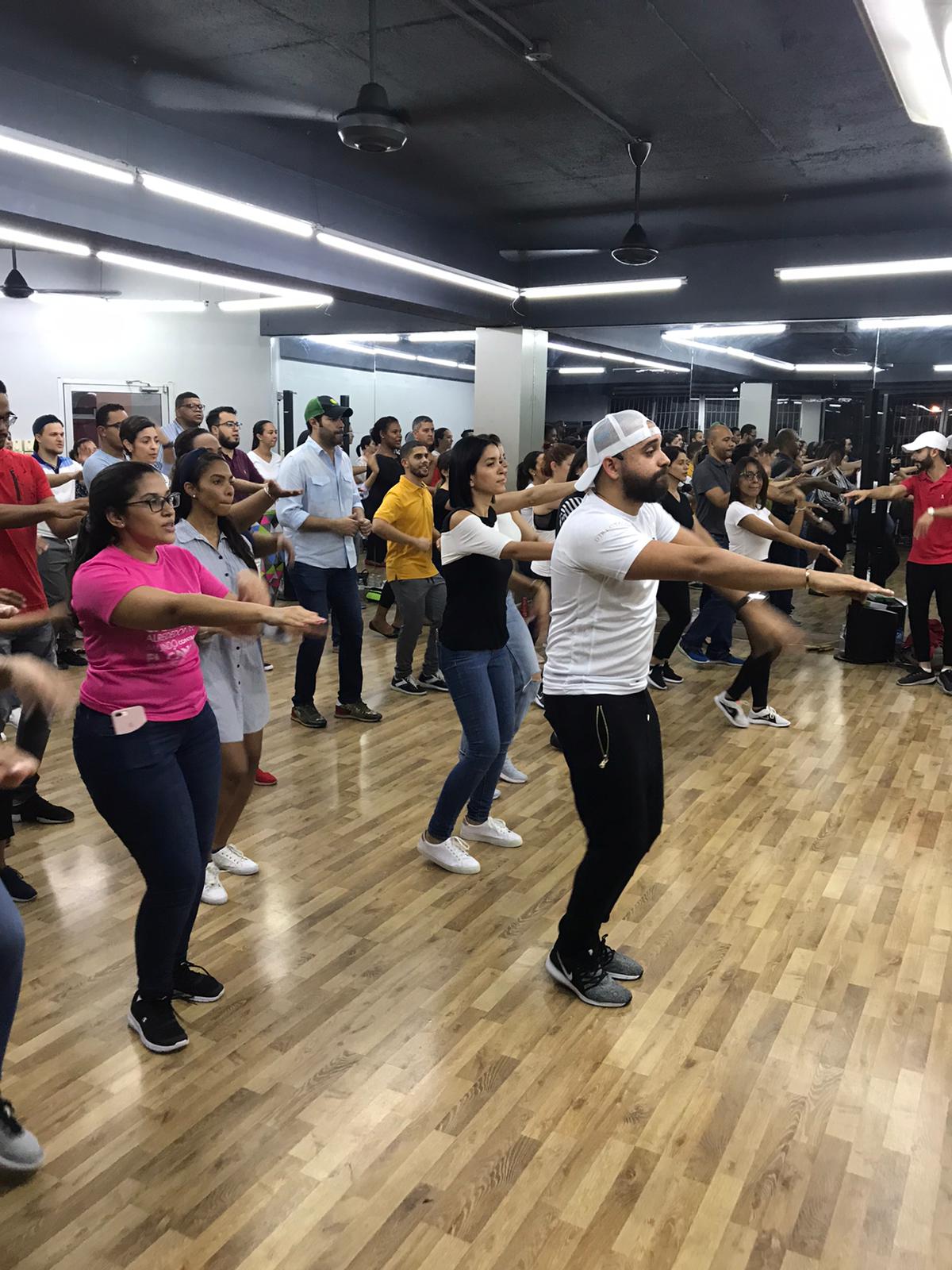 Portada de Randy Santos Academia de baile