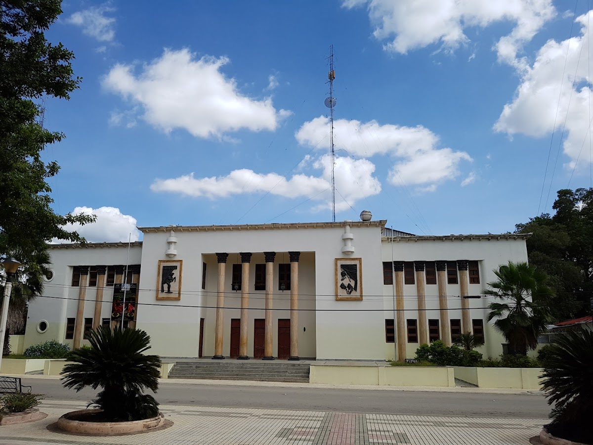 Centro Cultural Monina Campora, Escuela de Bellas Artes - en San Juan de la Maguana