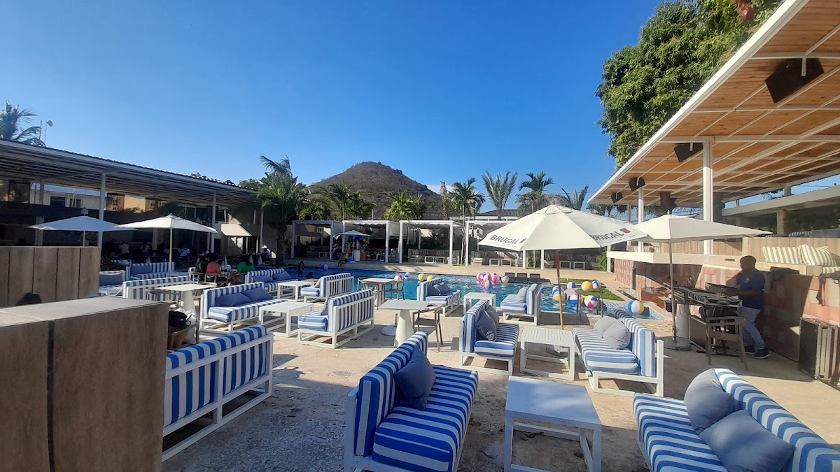 Elixir Pool - en Baní