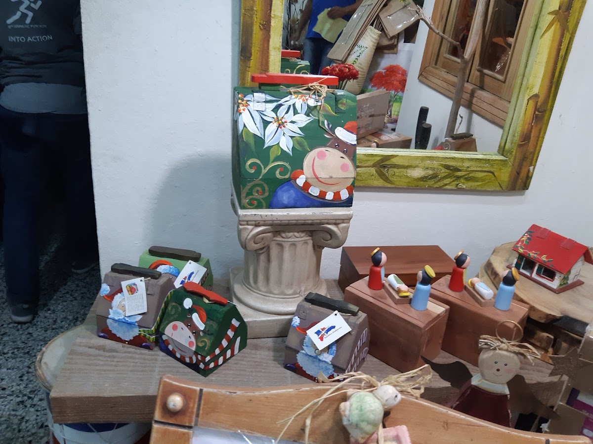 Margarita Medina Taller Manos Creativas - en Santo Domingo de Guzmán