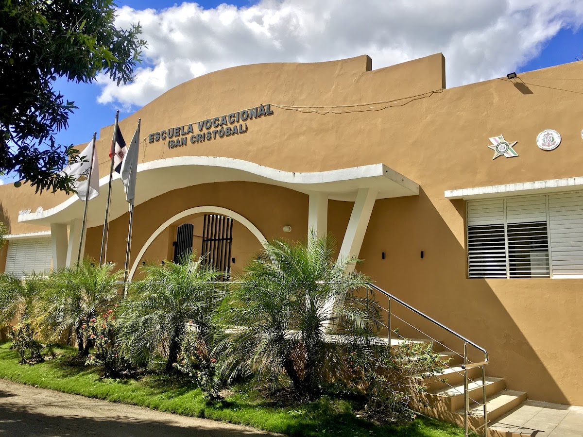 Portada de Escuela Profesional de las Fuerzas Armadas y la Policía Nacional