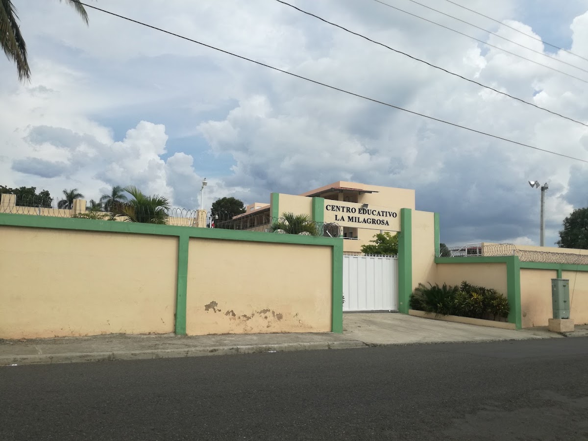 Hogar Escuela La Milagrosa - en Moca