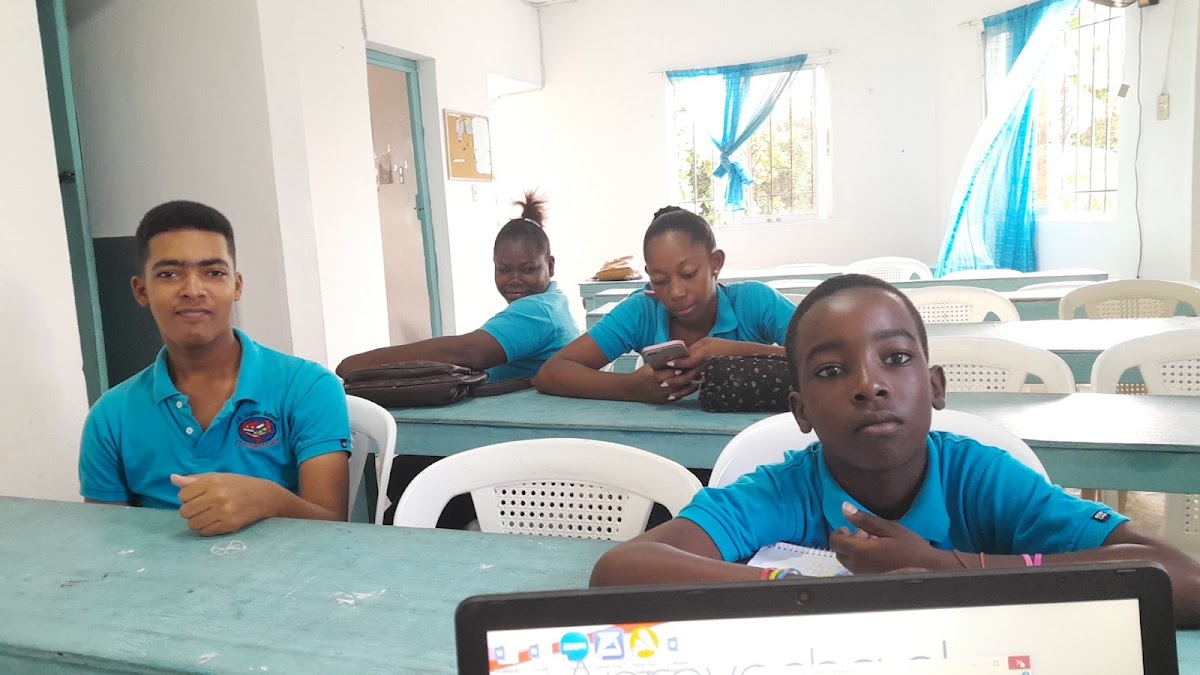 J.B ENGLISH SCHOOL - en Salvaleón de Higüey