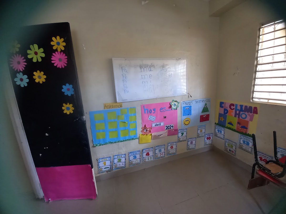 Cuido infantil y sala de tarea manitas de colores. - en Santo Domingo Este