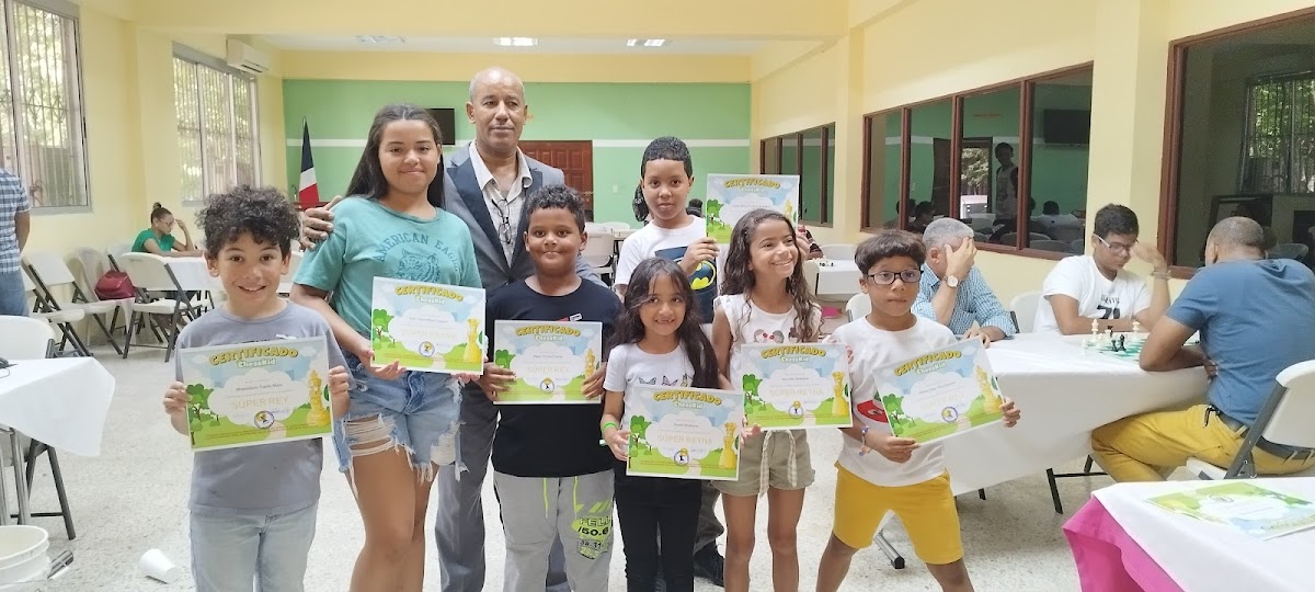 Portada de charamico club de ajedrez y enseñanza