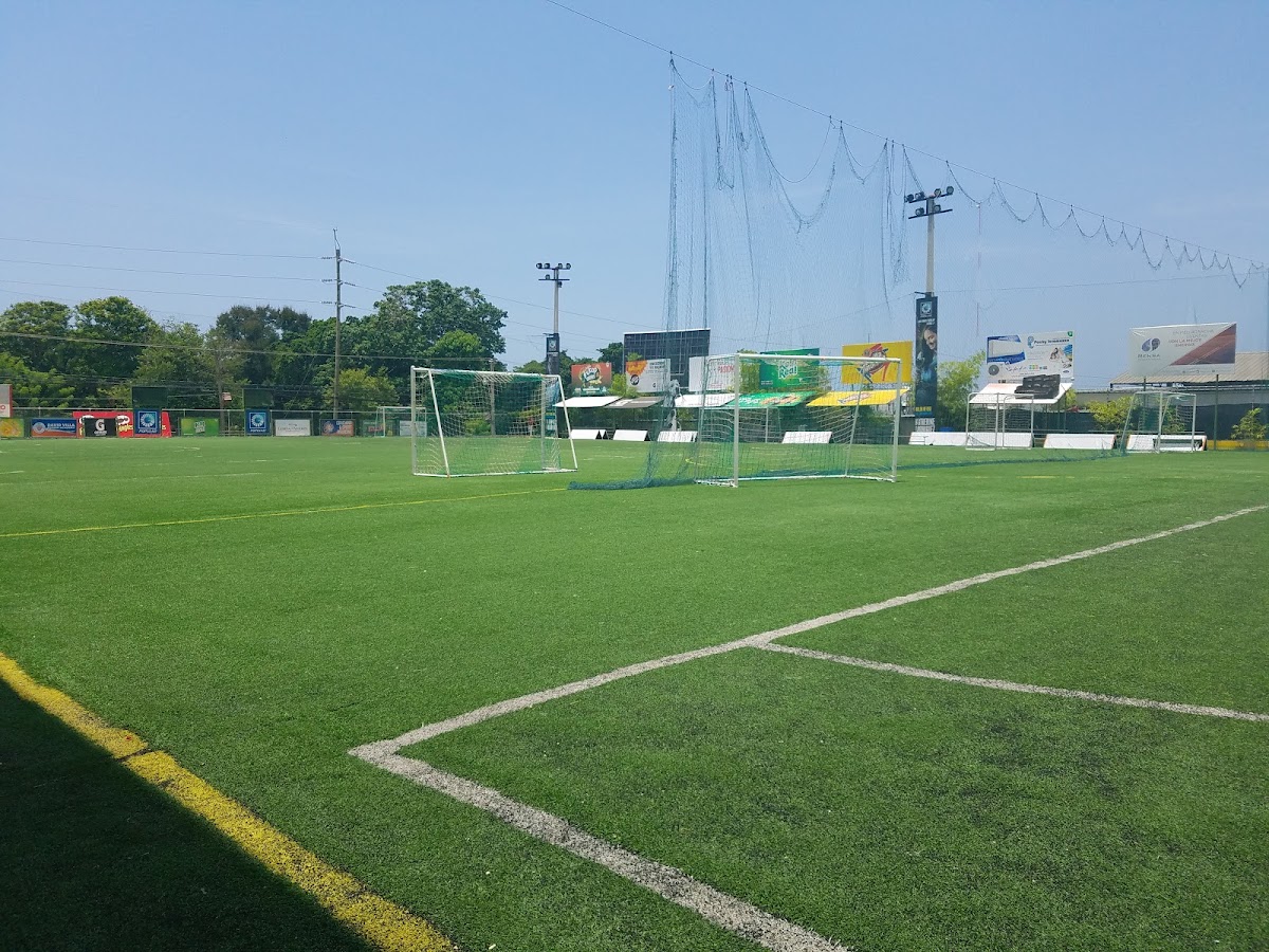 La Media Cancha - en Santo Domingo Oeste