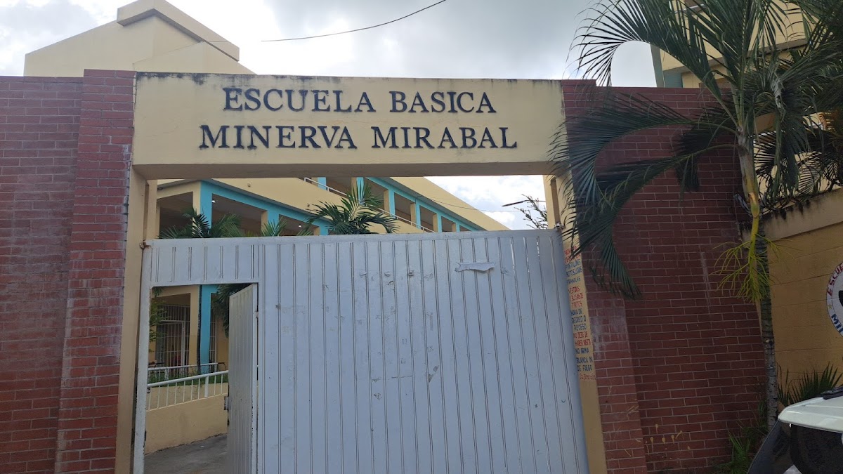 Escuela Minerva Mirabal - en Santo Domingo Norte