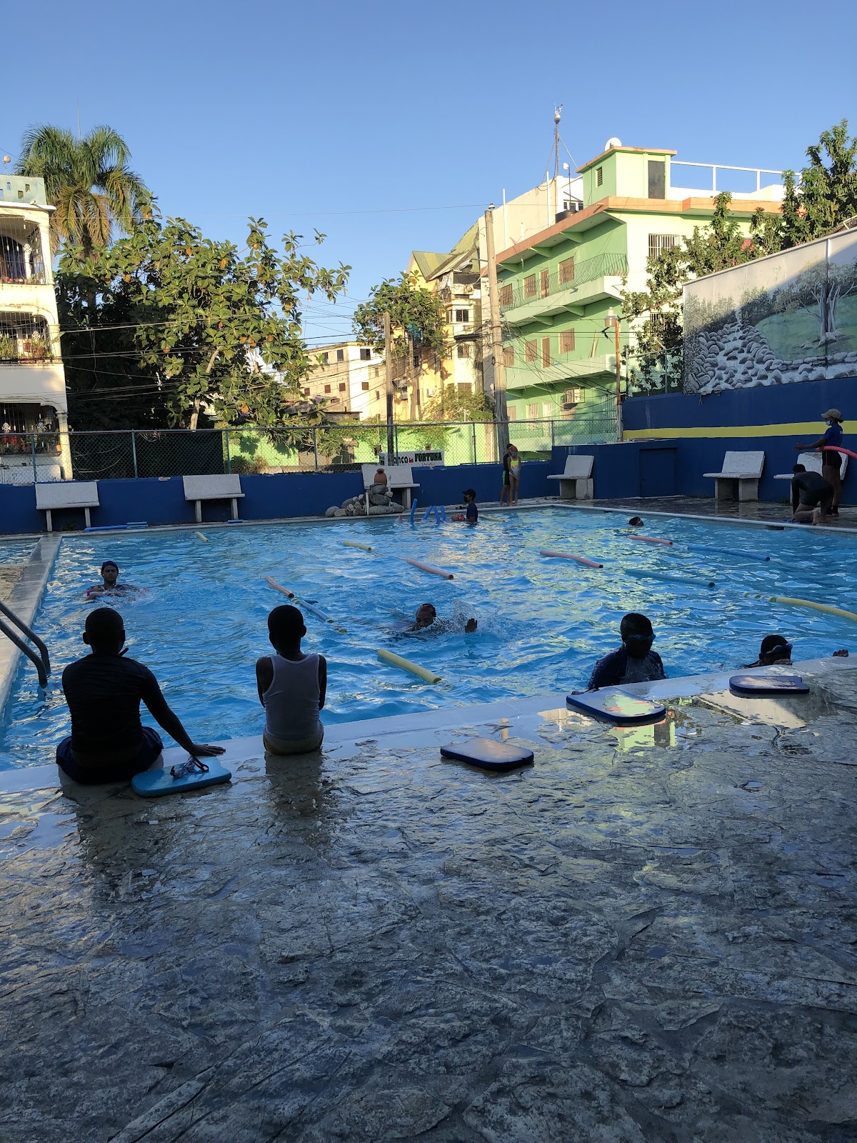 Portada de Escuela de natación Las Espadas de Santo Domingo.