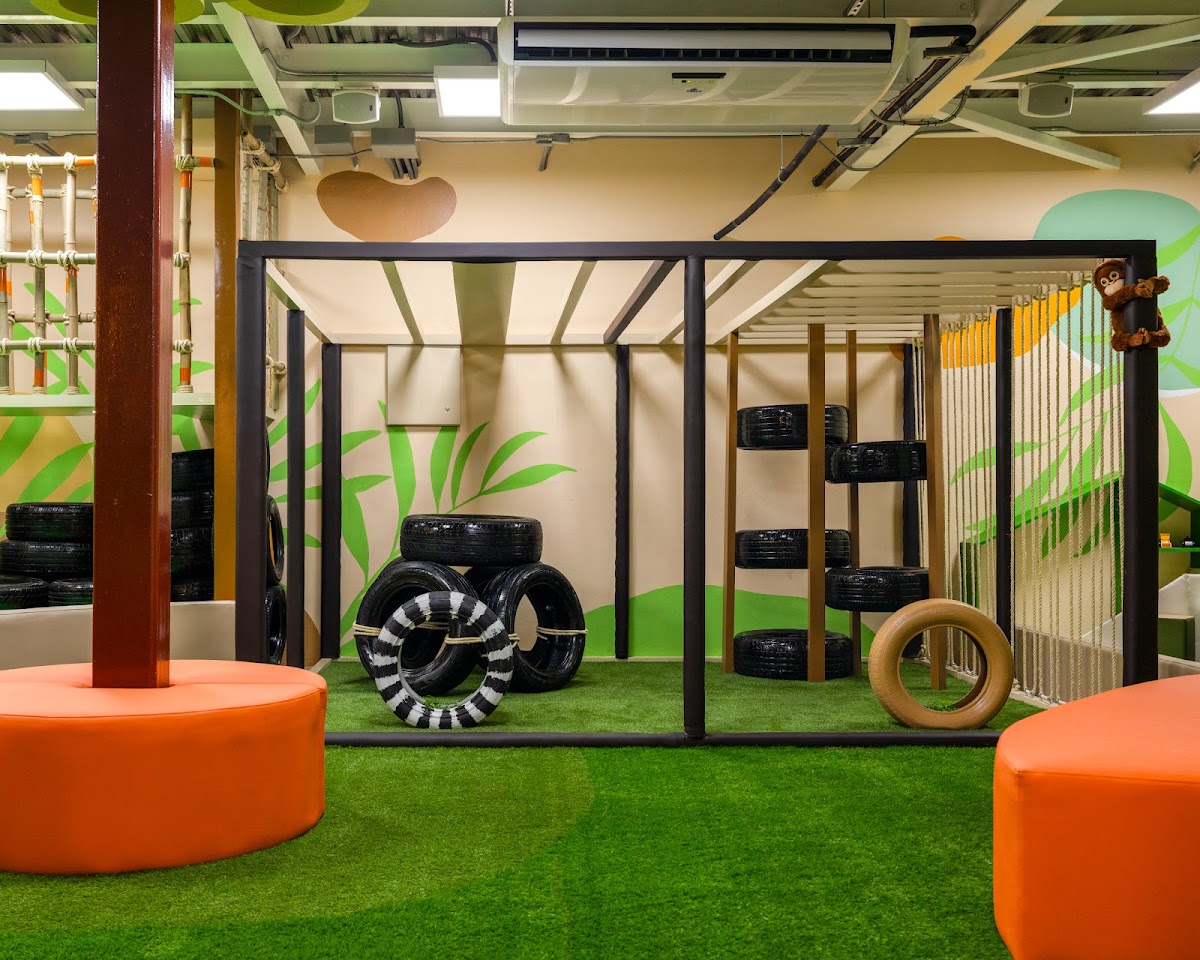 Portada de Tiny Tropics Playground & Photostudio