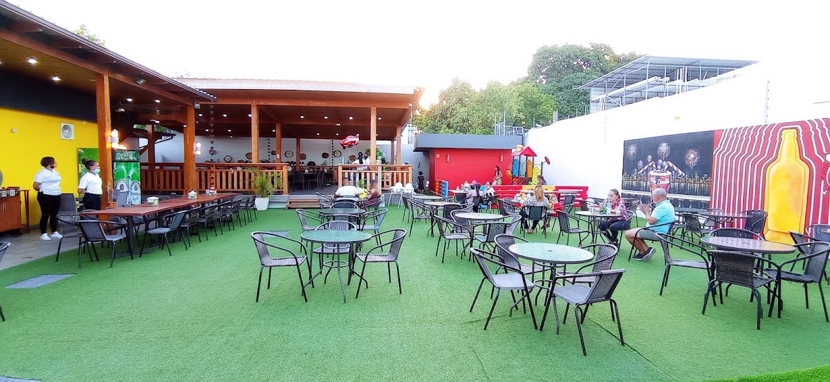 Patio Divertido Food & Drinks - en La Concepción de La Vega