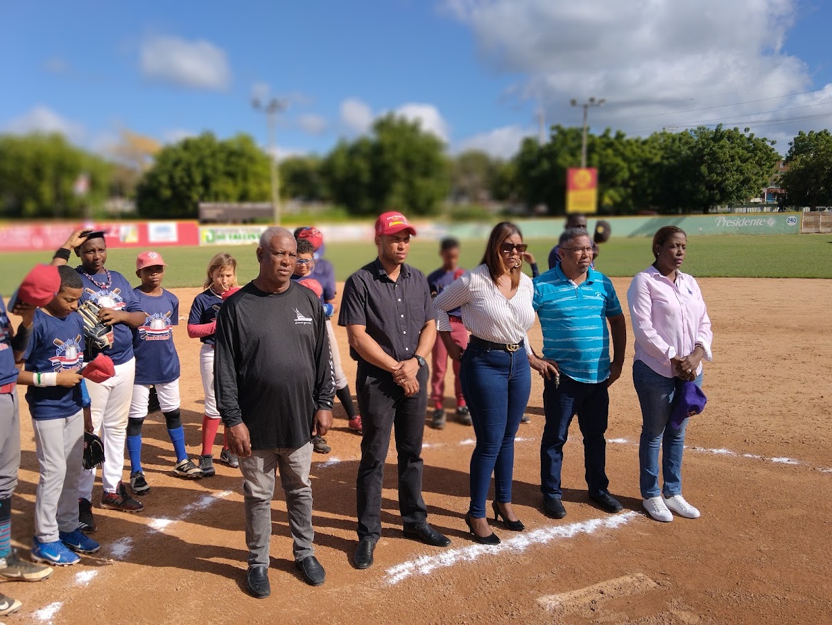 Escuela de béisbol Alberto López - en Villa Hermosa