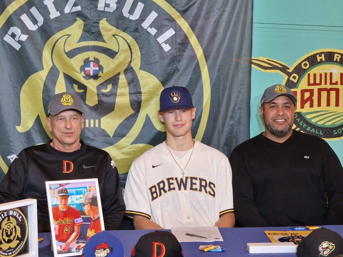 Portada de academia baseball Ruiz Bull
