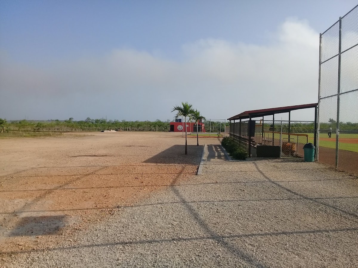 Instalaciones Chal Baseball Academy (El águila) - en San Pedro de Macorís