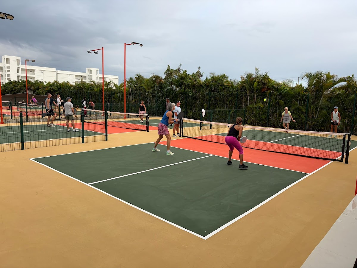 Portada de Point Racket Club & Academy