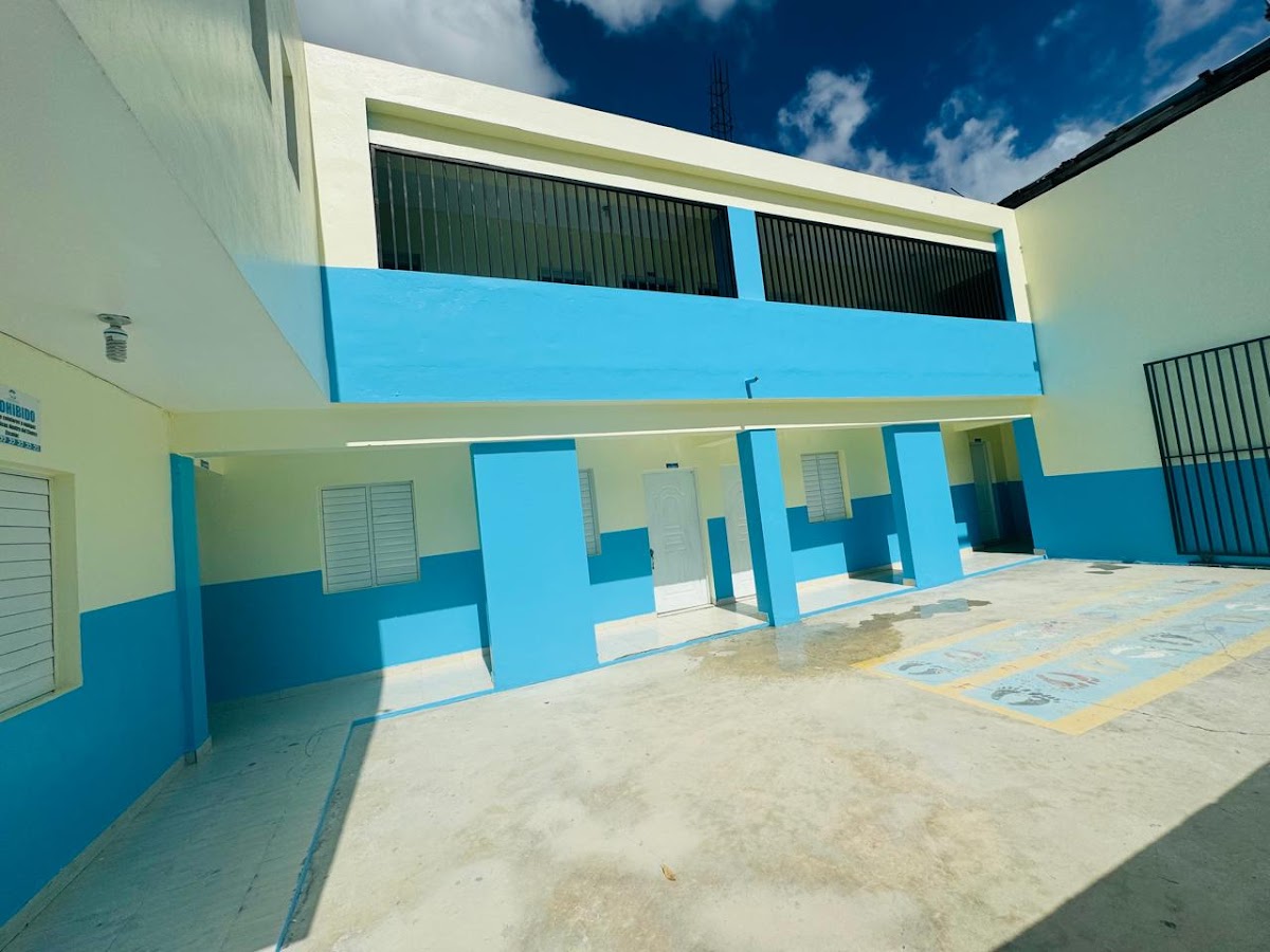 Centro Educativo Amanecer de Verón - en Salvaleón de Higüey