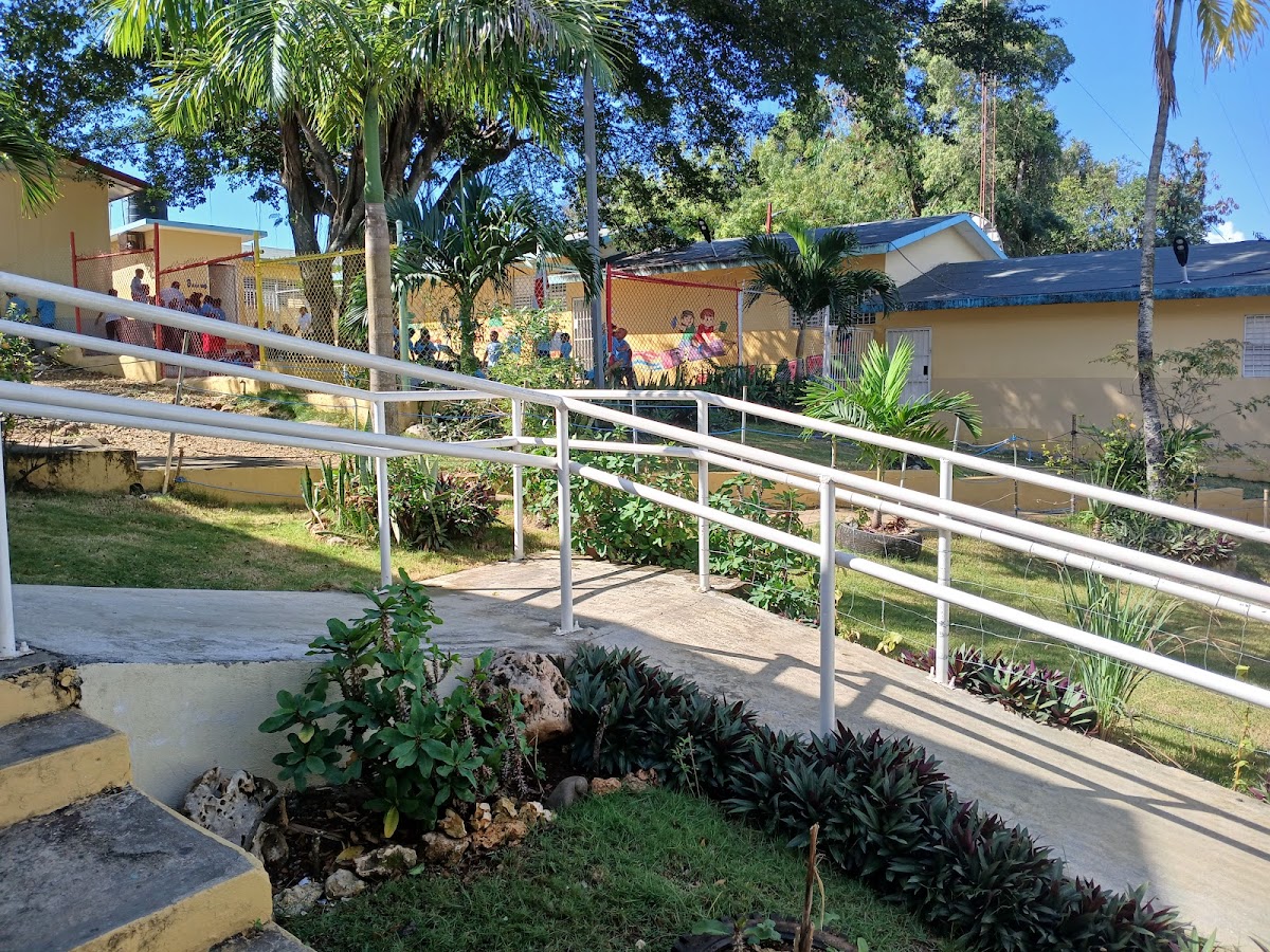 Escuela Rafaela Santaella - en Santo Domingo Oeste