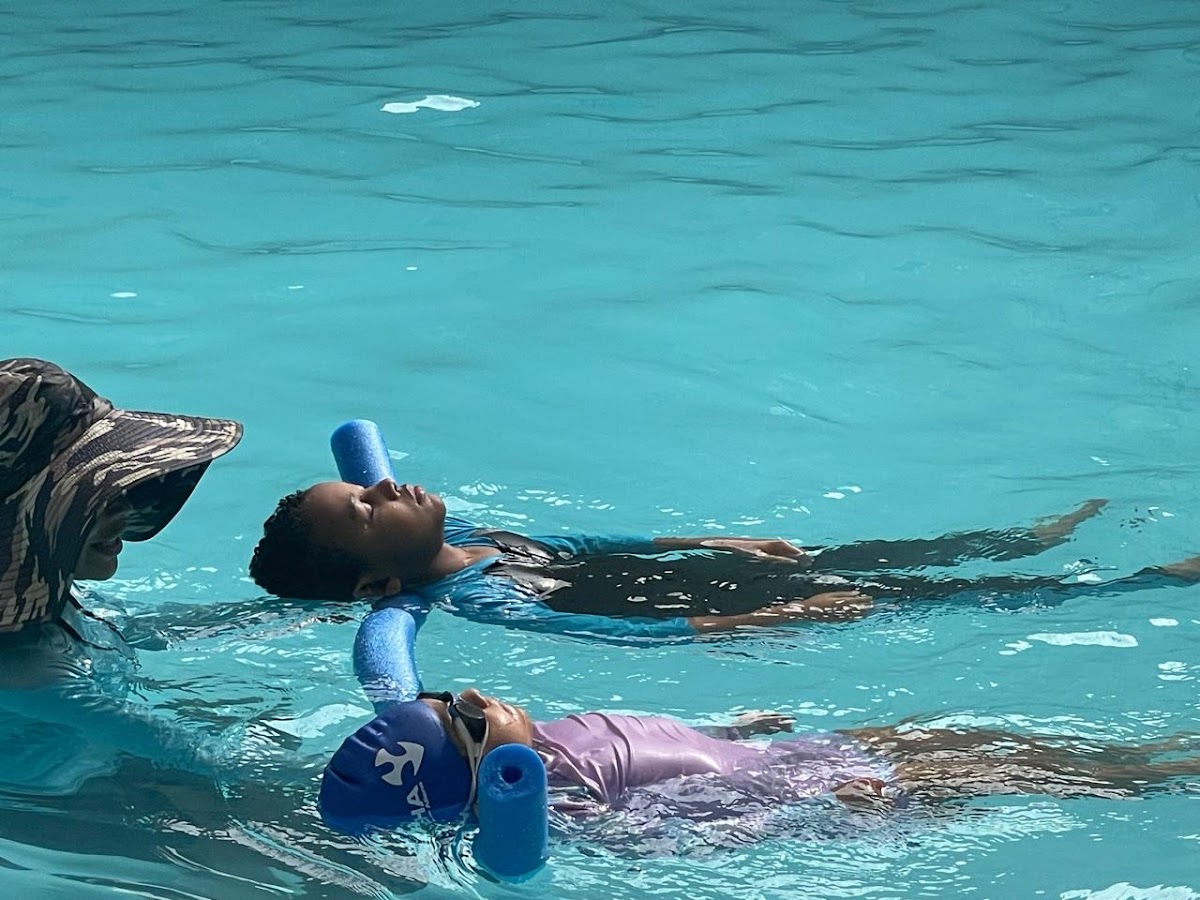 Portada de Aquáticas by Yasmin Estévez – Clases de Natación & Terapia Acuática