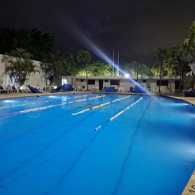 Foto 1 de Juvi Swimming School