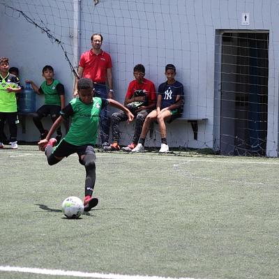Foto 1 de Brazuca Cancha Sintética de Fútbol