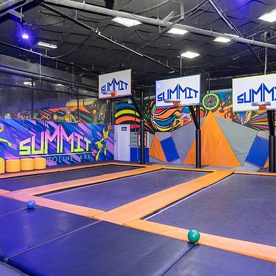 Foto 1 de Summit Trampoline Park